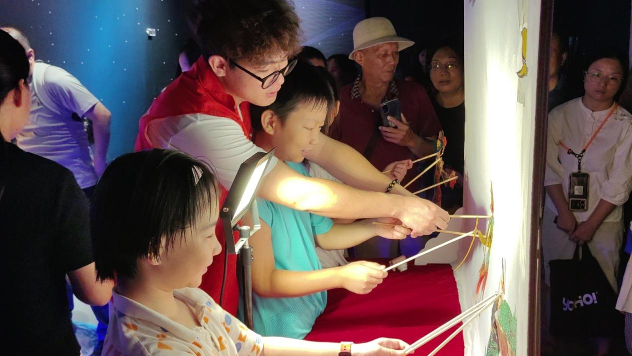 图2 用科技点燃孩子们的梦想 图2 用科技点燃孩子们的梦想